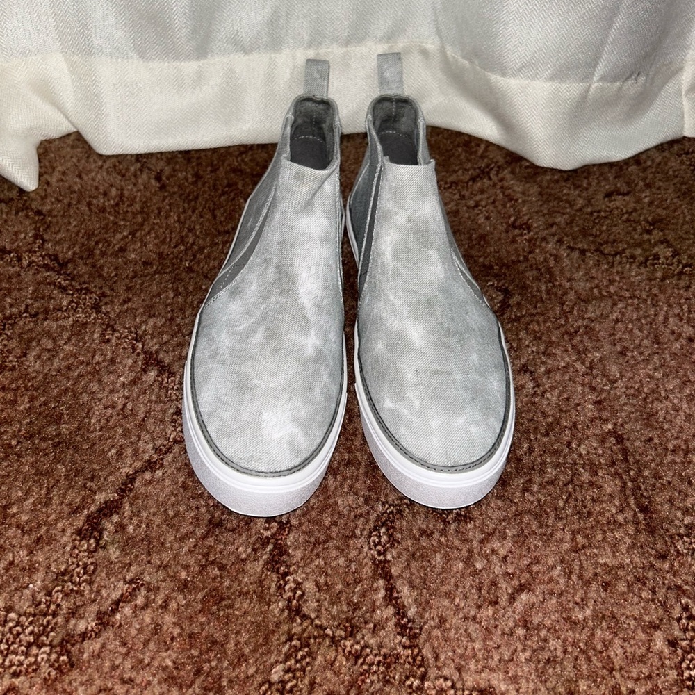 Women’s Tom’s Bryce Sneakers Size 9